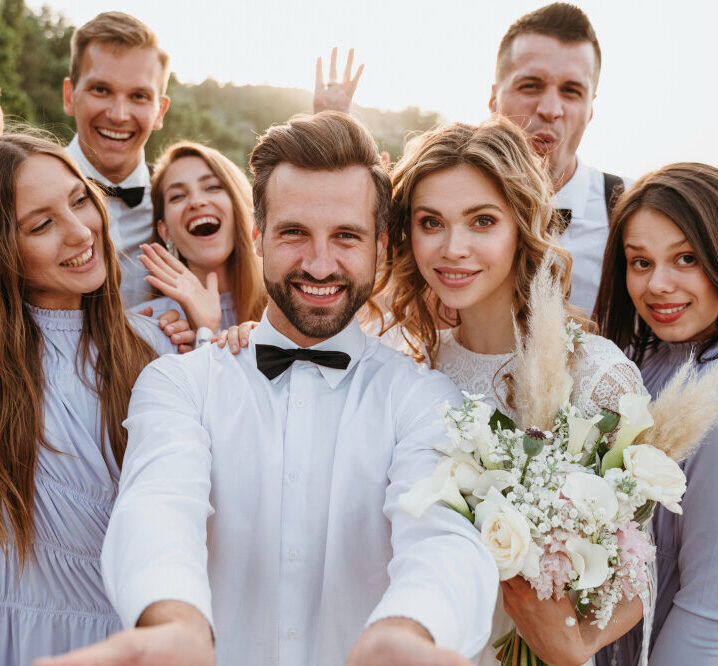 Freunde, Hochzeit, Brautpaar. Glückwünsche