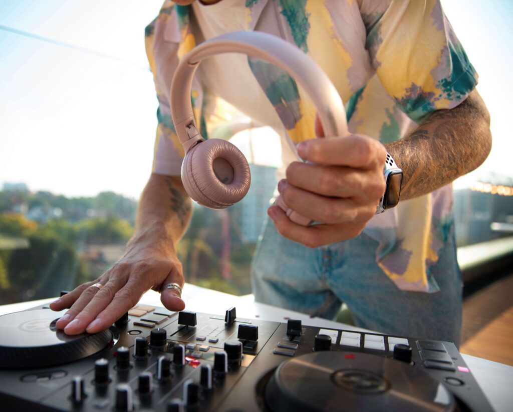 DJ legt bei Sommerhochzeit auf